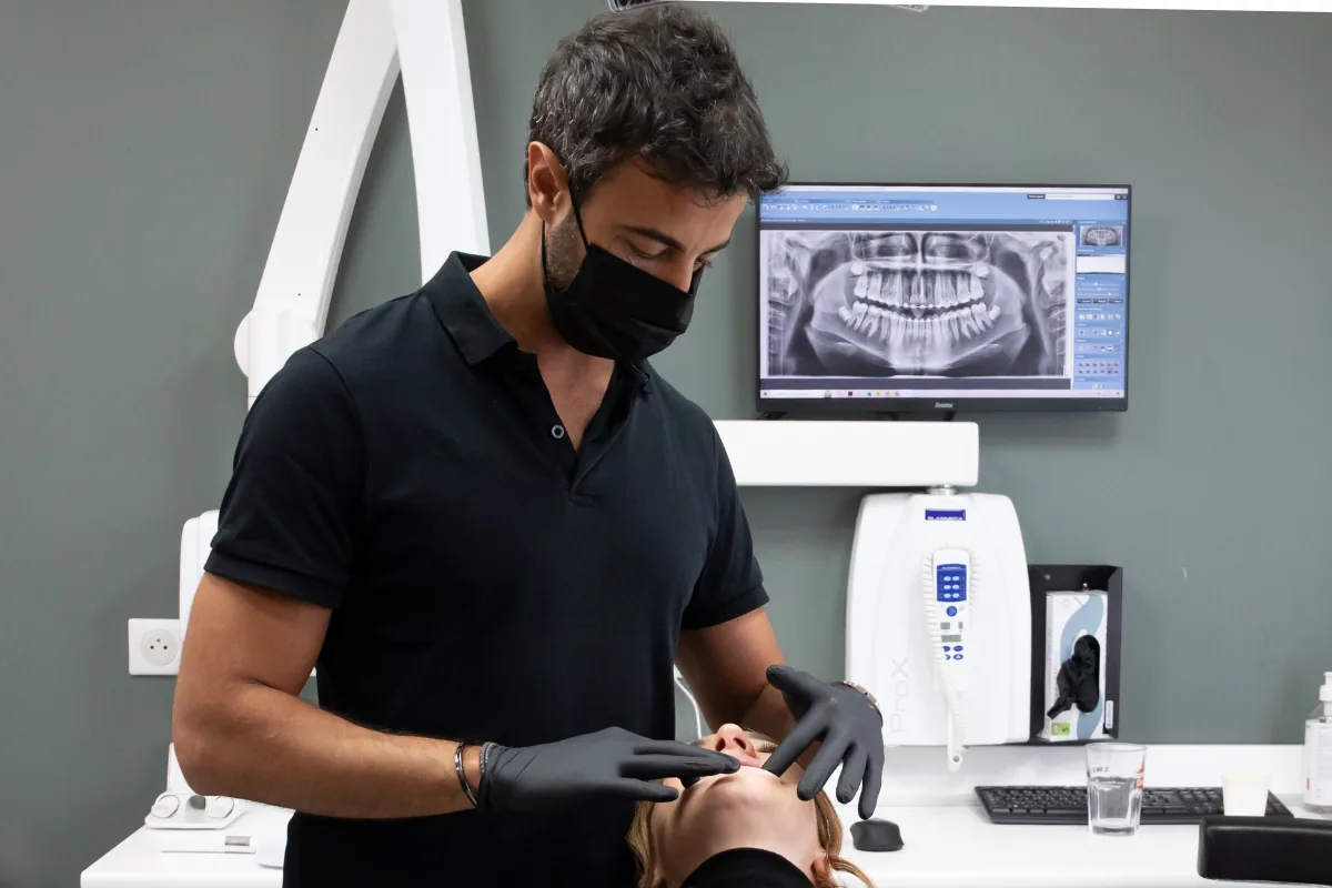 Accompagnement personnalisé en prothèse dentaire à Paris